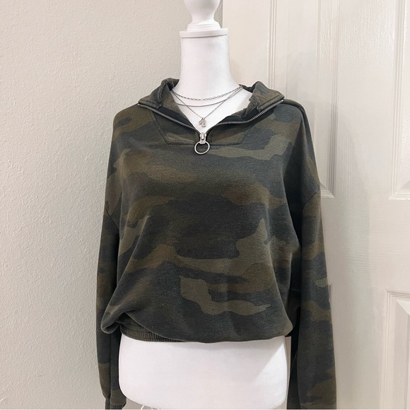 VS PINK Green Camouflage Quarter Zip Sweatshirt - Picture 1 of 5